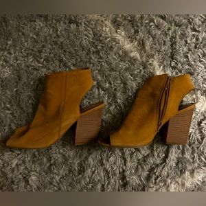 STEVE MADDEN Heeled Shoe